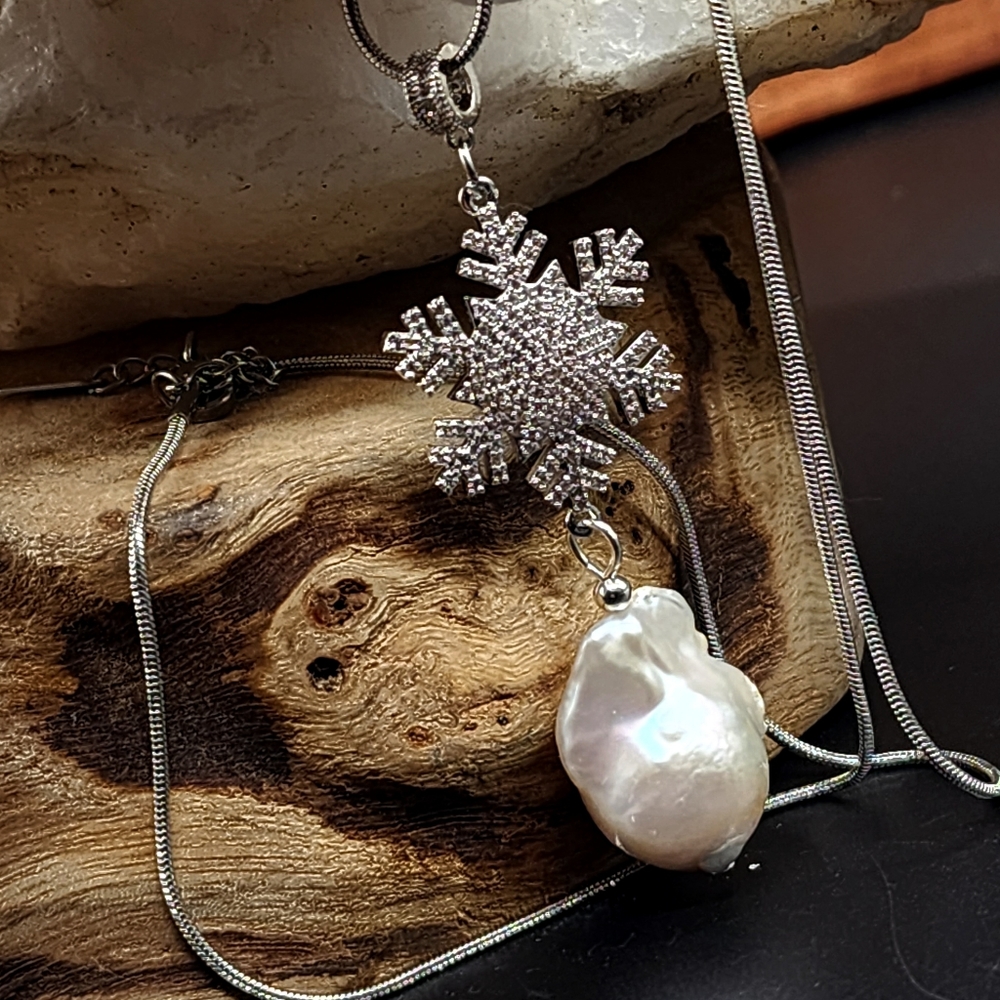 Large Baroque Pearl Snowflake Necklace Diamond Cut Crystals Rhodium Luxury Jewel